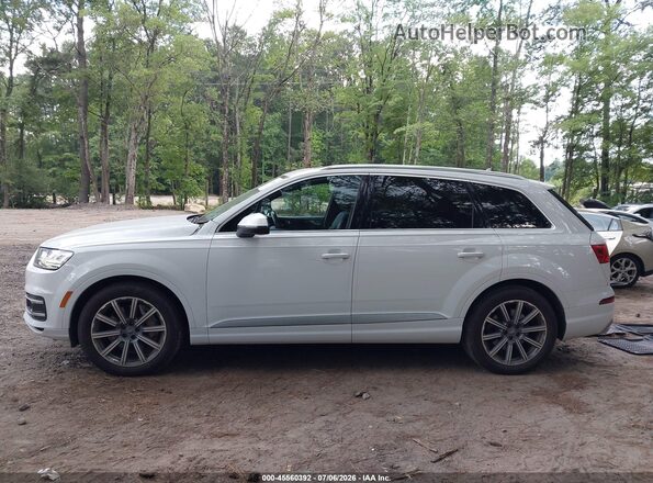 WA1VAAF76JD038575 2018 AUDI Q7 White 360 interior view