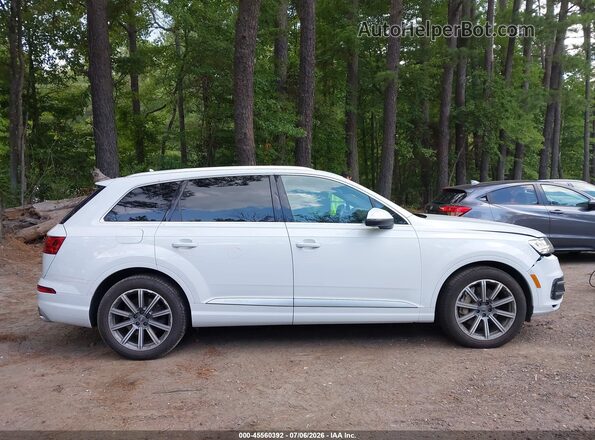 WA1VAAF76JD038575 2018 AUDI Q7 White Rear interior view