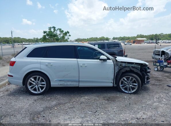 WA1VAAF76JD050371 2018 AUDI Q7 White უკანა სალონის ხედი