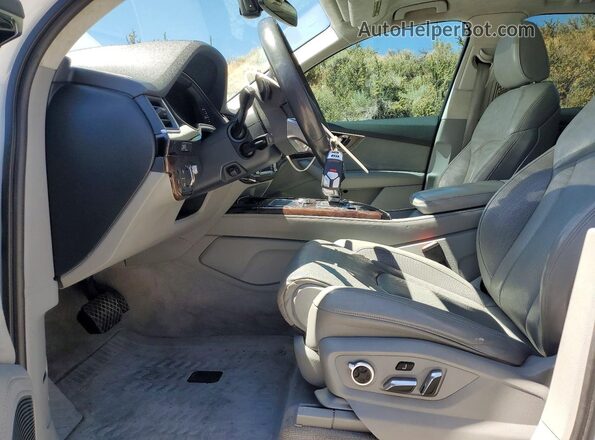 WA1VAAF77HD030124 2017 AUDI Q7 White Front interior view