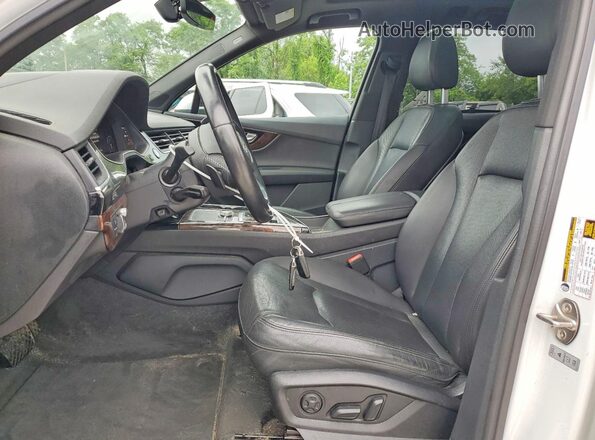 WA1VAAF77HD039907 2017 AUDI Q7 White Widok wnętrza z przodu