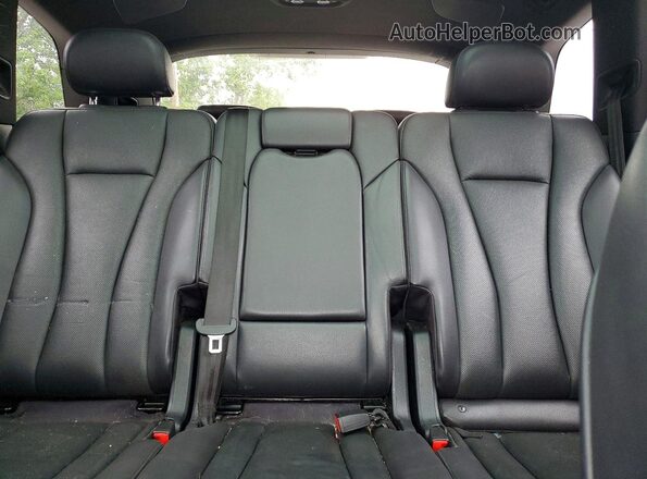 WA1VAAF77HD039907 2017 AUDI Q7 White Widok tylnych siedzeń