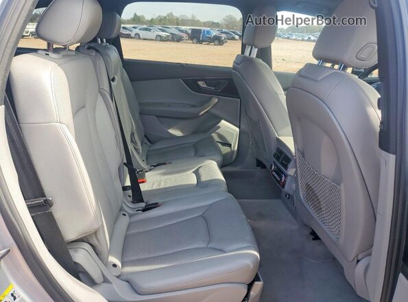 WA1VAAF77JD043221 2018 AUDI Q7 Silver უკანა სალონის ხედი