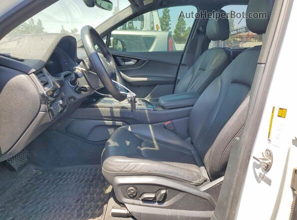 WA1VAAF78HD047739 2017 AUDI Q7 White Front interior view