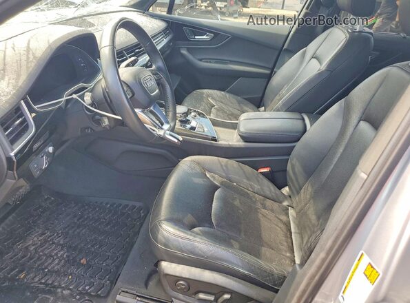 WA1VAAF78JD018750 2018 AUDI Q7 Silver Widok wnętrza z przodu