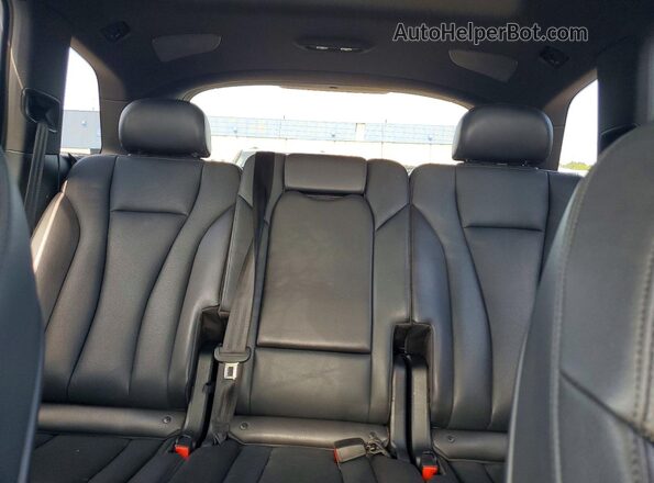 WA1VAAF78JD018750 2018 AUDI Q7 Silver Widok tylnych siedzeń