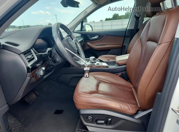 WA1VAAF78KD018880 2019 AUDI Q7 White წინა სალონის ხედი