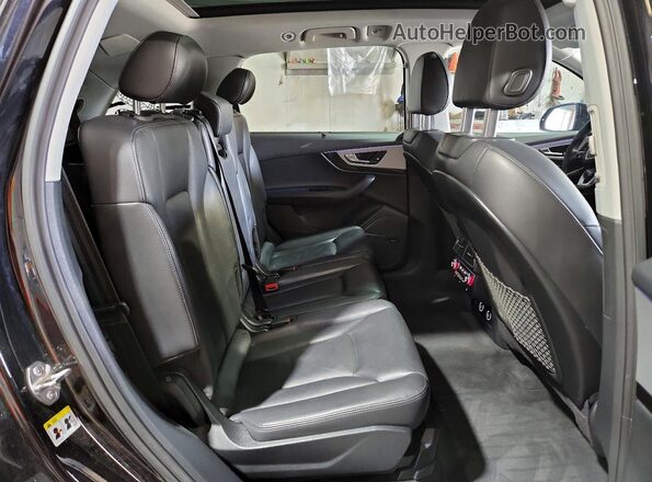 WA1VAAF79KD016507 2019 AUDI Q7 Black Rear interior view