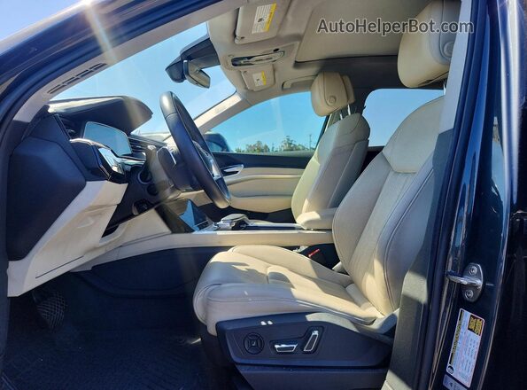 WA1VAAGE9KB011333 2019 AUDI E-TRON Black Вид салону спереду