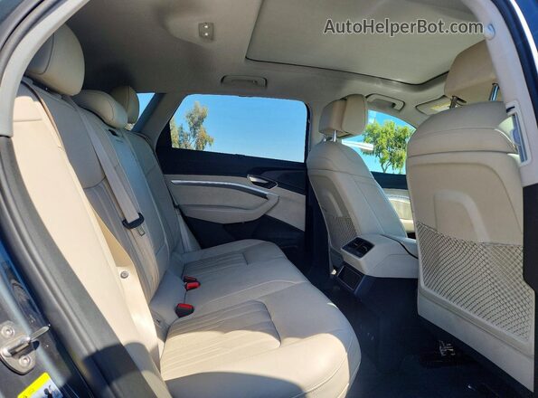WA1VAAGE9KB011333 2019 AUDI E-TRON Black Вид задніх сидінь