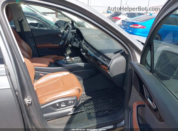 WA1VABF72HD029887 2017 AUDI Q7 Gray Front interior view