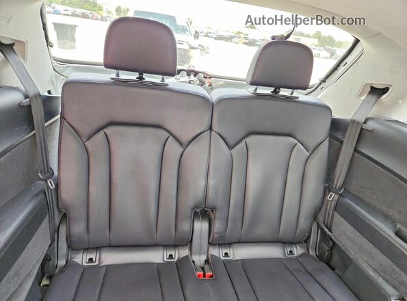 WA1VABF79JD055084 2018 AUDI Q7 White Widok tylnych siedzeń