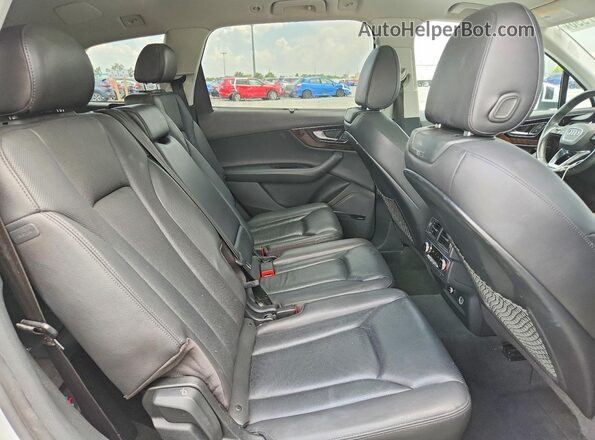 WA1VABF79JD055084 2018 AUDI Q7 White Widok wnętrza z tyłu