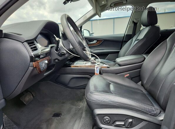 WA1VABF79JD055084 2018 AUDI Q7 White Widok wnętrza z przodu