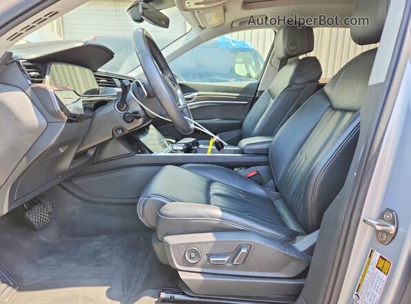 WA1VABGE7KB008940 2019 AUDI E-TRON Silver Front interior view