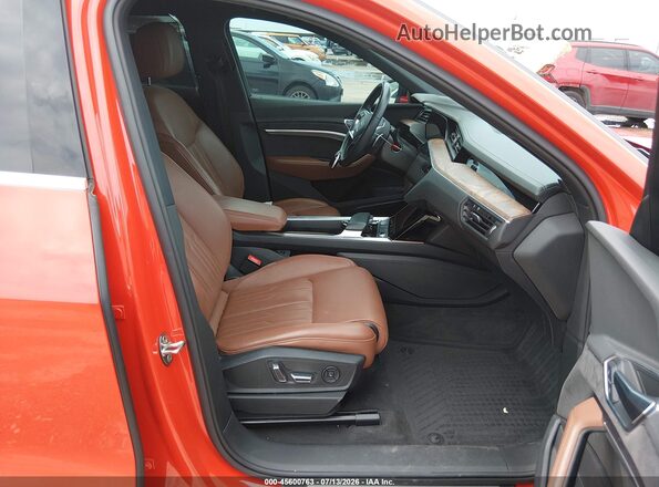 WA1VABGE7KB014205 2019 AUDI E-TRON Orange წინა სალონის ხედი