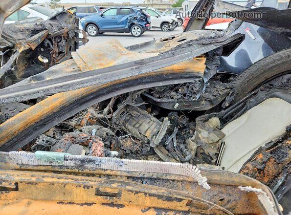 WA1VCBFP9GA048009 2016 AUDI SQ5 Burn Вид салону спереду