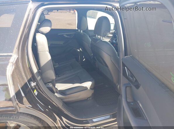 WA1VVBF71SD009285 2025 AUDI Q7 Black Vista de la etiqueta del VIN