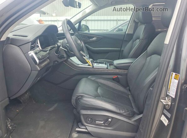 WA1VXAF77MD026986 2021 AUDI Q7 Gray Вид салону спереду
