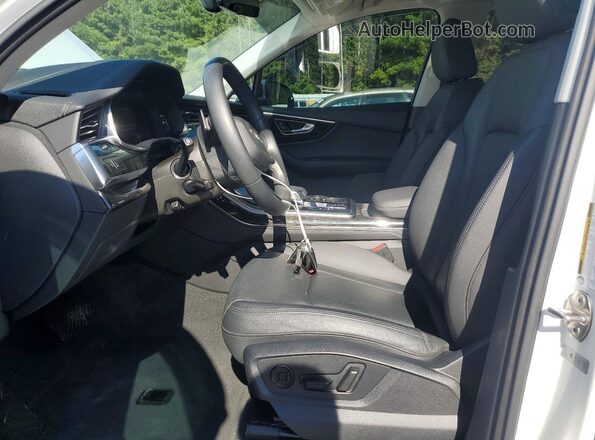 WA1VXBF73PD004140 2023 AUDI Q7 White Вид салону спереду