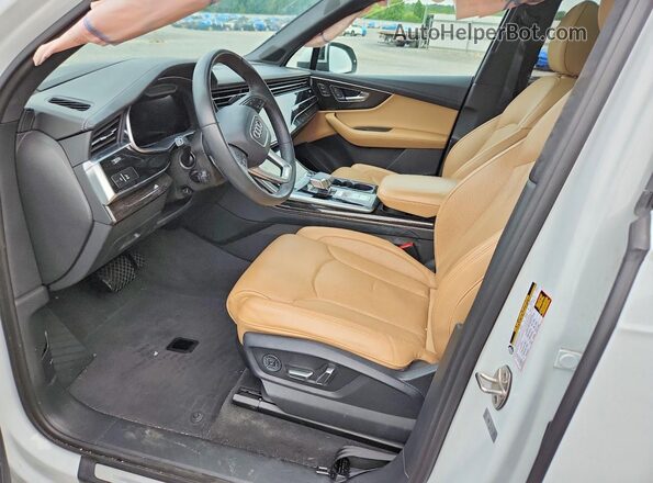 WA1VXBF76PD012300 2023 AUDI Q7 White Front interior view
