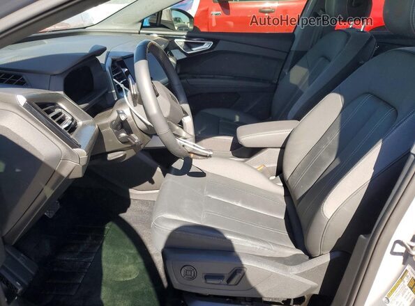 WA1W2BFZ4NP054044 2022 AUDI Q4 Gray წინა სალონის ხედი