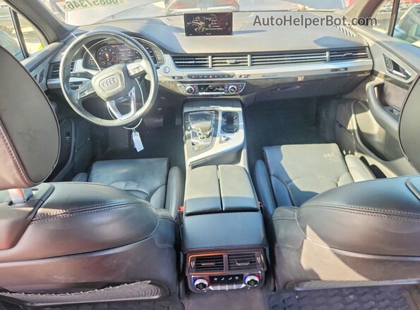 WA1WAAF78KD011156 2019 AUDI Q7 Gray Widok deski rozdzielczej