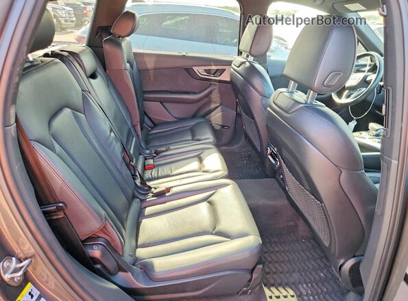 WA1WAAF78KD011156 2019 AUDI Q7 Gray Widok wnętrza z tyłu