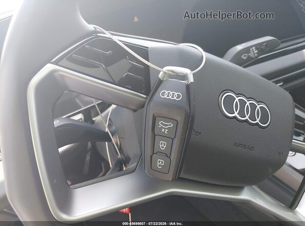 WAU1BCFU7SN043859 2025 AUDI ALL Белый Вид панели приборов