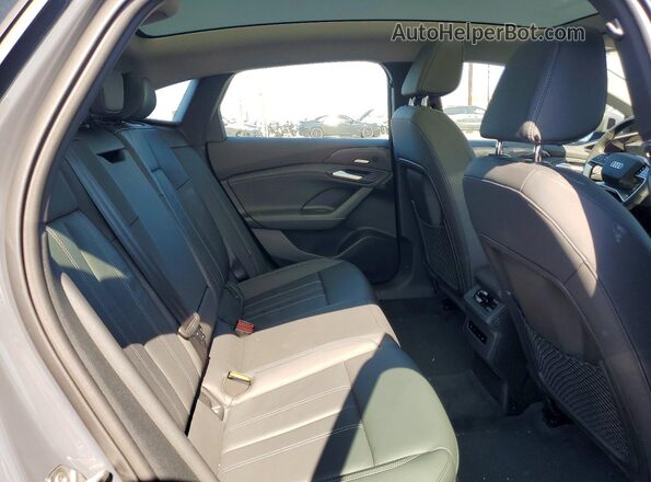 WAU2CAGH1SA014047 2025 AUDI A6 Gray Հետևի նստատեղերի տեսք