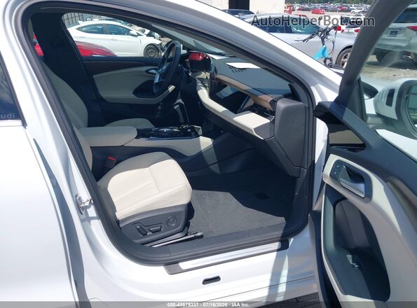 WAU7CAGH8SA020854 2025 AUDI A6 White Vista interior delantera