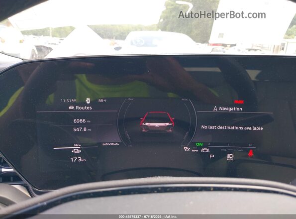 WAU7CAGH8SA020854 2025 AUDI A6 White Vista de los asientos traseros