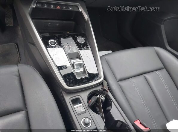 WAUAUDGY1RA051667 2024 AUDI A3 White Vista del salpicadero