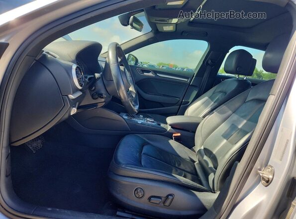 WAUAUGFF6K1015030 2019 AUDI A3 Silver Вид салону спереду