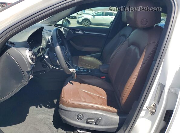 WAUAUGFFXH1035645 2017 AUDI A3 White Vista interior delantera