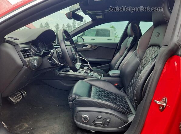 WAUB4CF53JA005235 2018 AUDI S5 Red Widok wnętrza z przodu