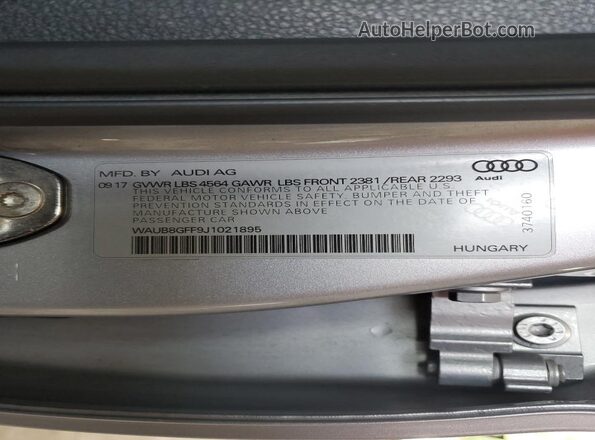 WAUB8GFF9J1021895 2018 AUDI A3 Silver Widok komory silnika