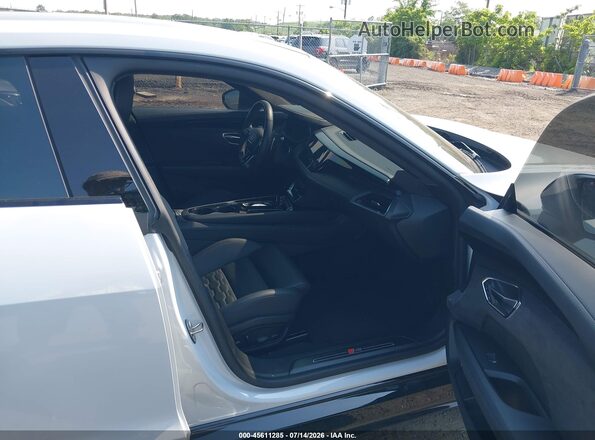 WAUBHBFW0R7900651 2024 AUDI OTHER White Вид салону спереду