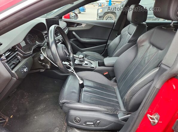 WAUDACF57MA059241 2021 AUDI A5 Red Widok wnętrza z przodu