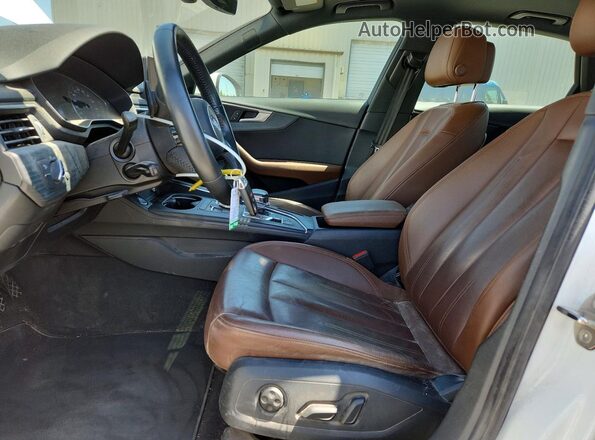 WAUENAF43JN004813 2018 AUDI A4 White Front interior view