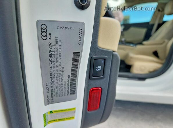 WAUGMAF40HN045955 2017 AUDI A4 White Vista del compartimento del motor