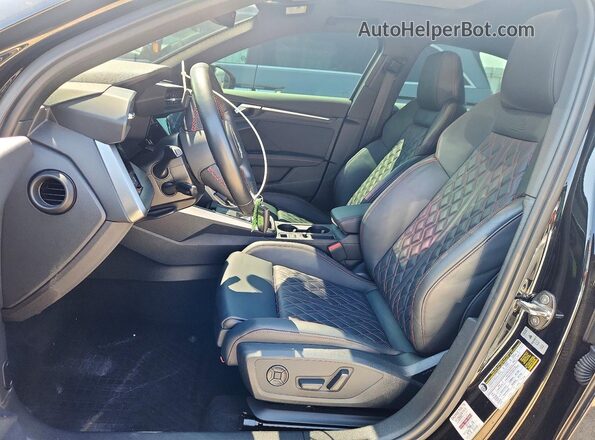 WAUJ3CGY9NA099781 2022 AUDI S3 Черный Вид салона спереди