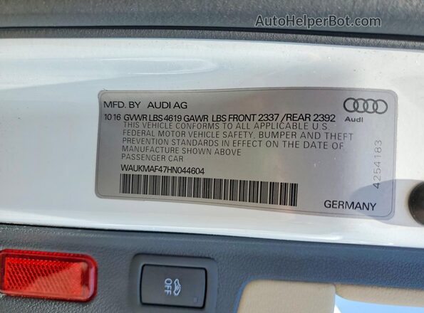 WAUKMAF47HN044604 2017 AUDI A4 White ძრავის განყოფილების ხედი