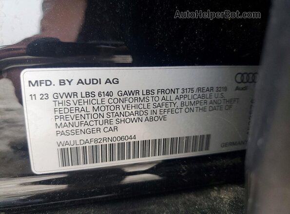 WAULDAF82RN006044 2024 AUDI A8 Black Widok komory silnika