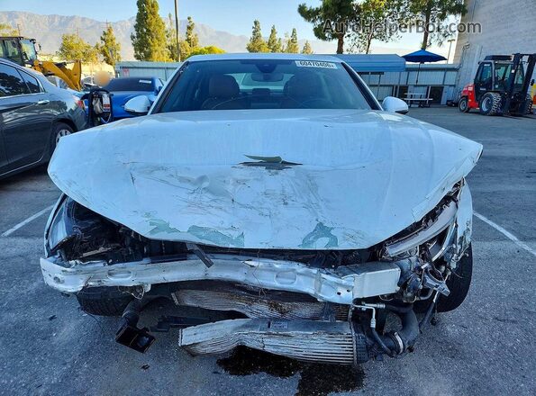 WAULMAF46JN004573 2018 AUDI A4 White Դիմացի տեսք