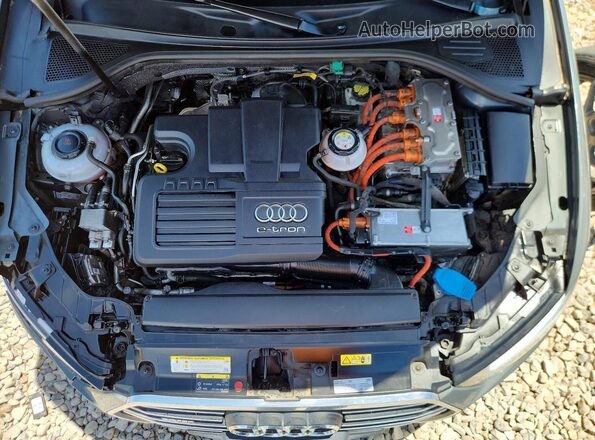 WAUSPBFF6JA057209 2018 AUDI A3 Charcoal Вид задньої частини салону