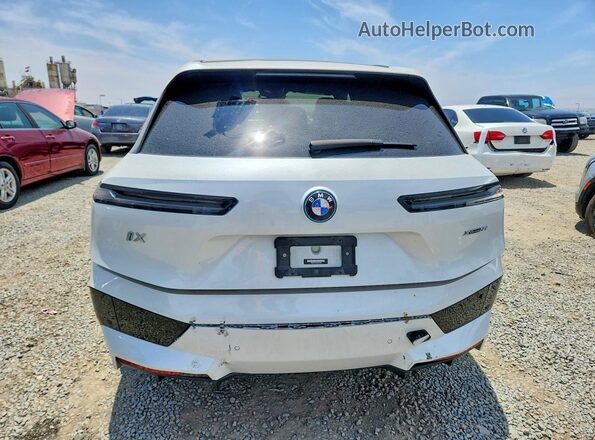 WB523CF00PCM58408 2023 BMW IX White Widok z tyłu
