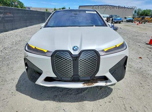 WB523CF02SCU70598 2025 BMW IX White Vista frontal