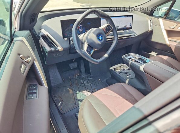 WB523CF02SCU70598 2025 BMW IX White Vista del salpicadero