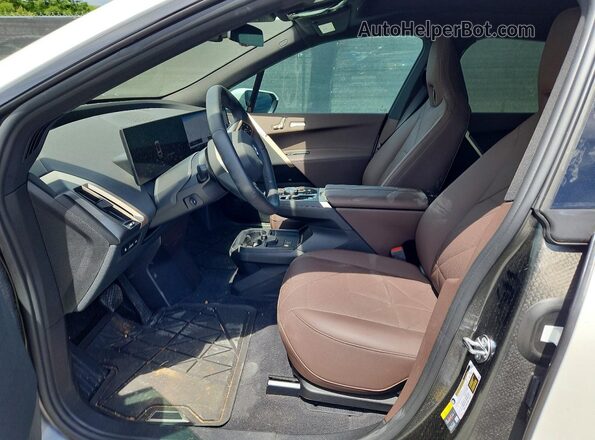 WB523CF02SCU70598 2025 BMW IX White Vista interior delantera